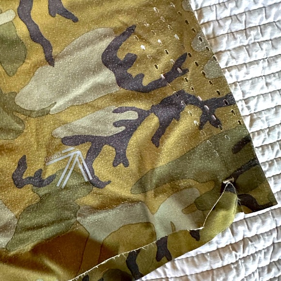 New Balance x J.Crew camo gym shorts. Men’s size Medium. - Picture 3 of 4